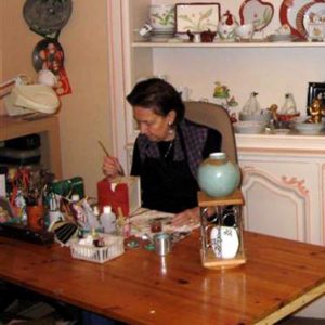 Nicole Dana, peintre sur porcelaine