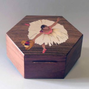 Boîte à musique avec marqueterie, par Le Bois Plaisir