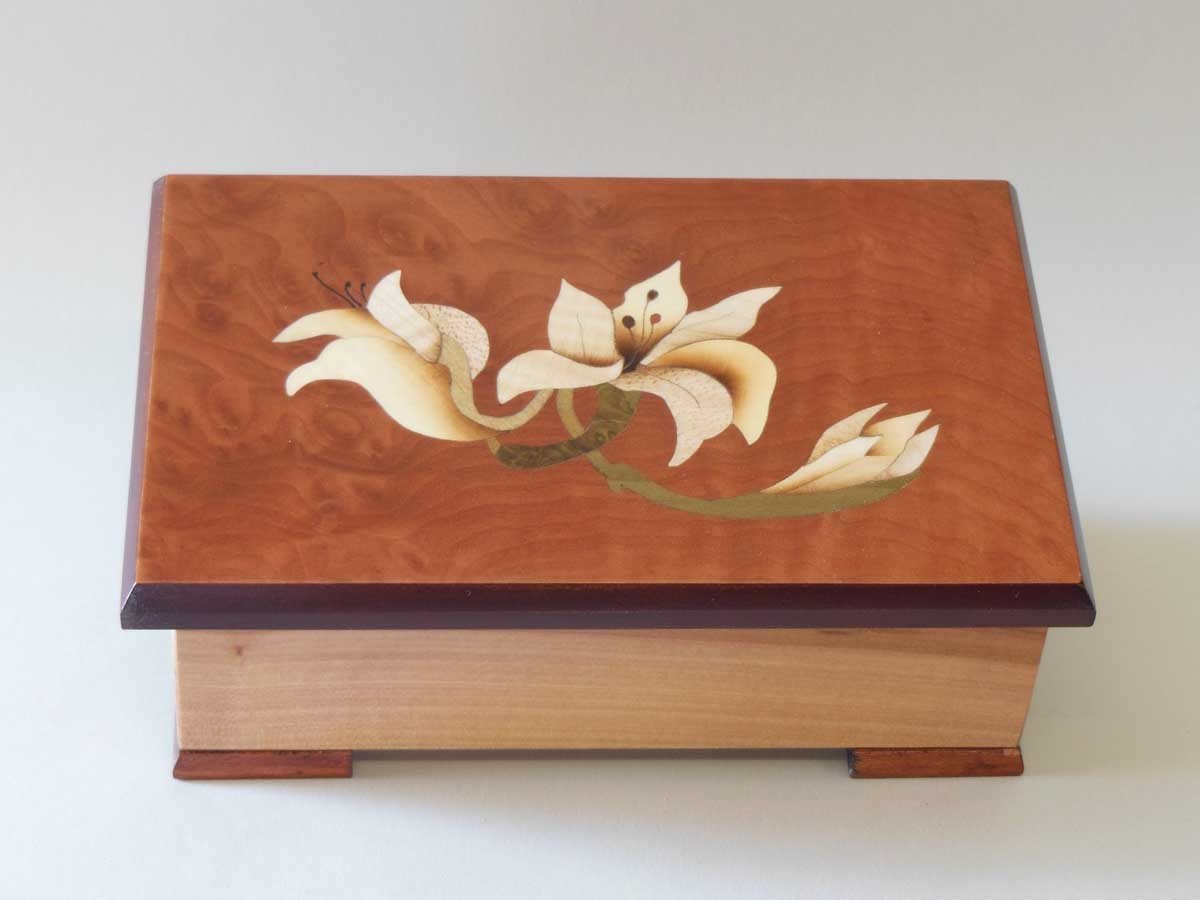 coffret à bijoux - marqueterie 5 fleurs blanches réf Lu2 - Bois Plaisir