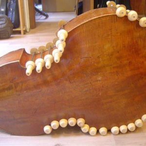 restauration d'une contrebasse