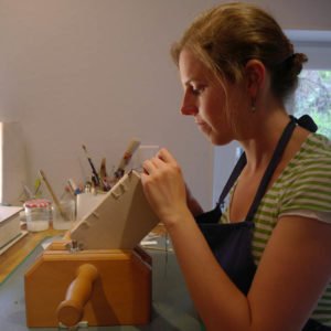Marion Berille, L'oiseau Bleu, relieur, doreur restaurateur cuir et papier