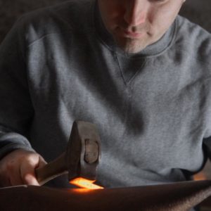 Jean-Charles Claudel création, création d'accessoires de rasage à l'ancienne, coutellerie - tournage sur bois